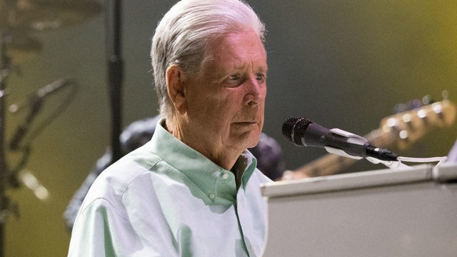 Brian Wilson & Chicago Perform At The Forum 