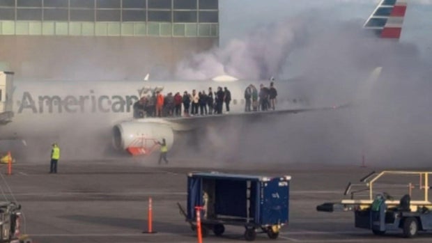 denver-airport-fire-plane.jpg 