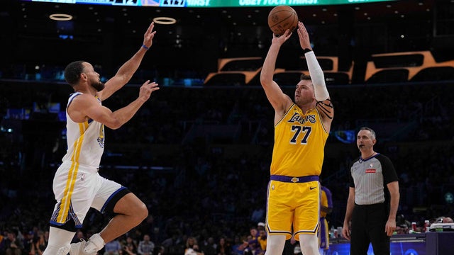 Golden State Warriors v Los Angeles Lakers 