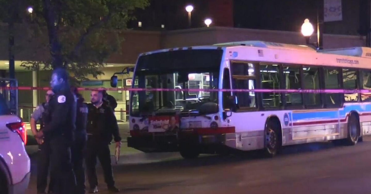 Man charged with shooting 2 other men on CTA bus in Portage Park 