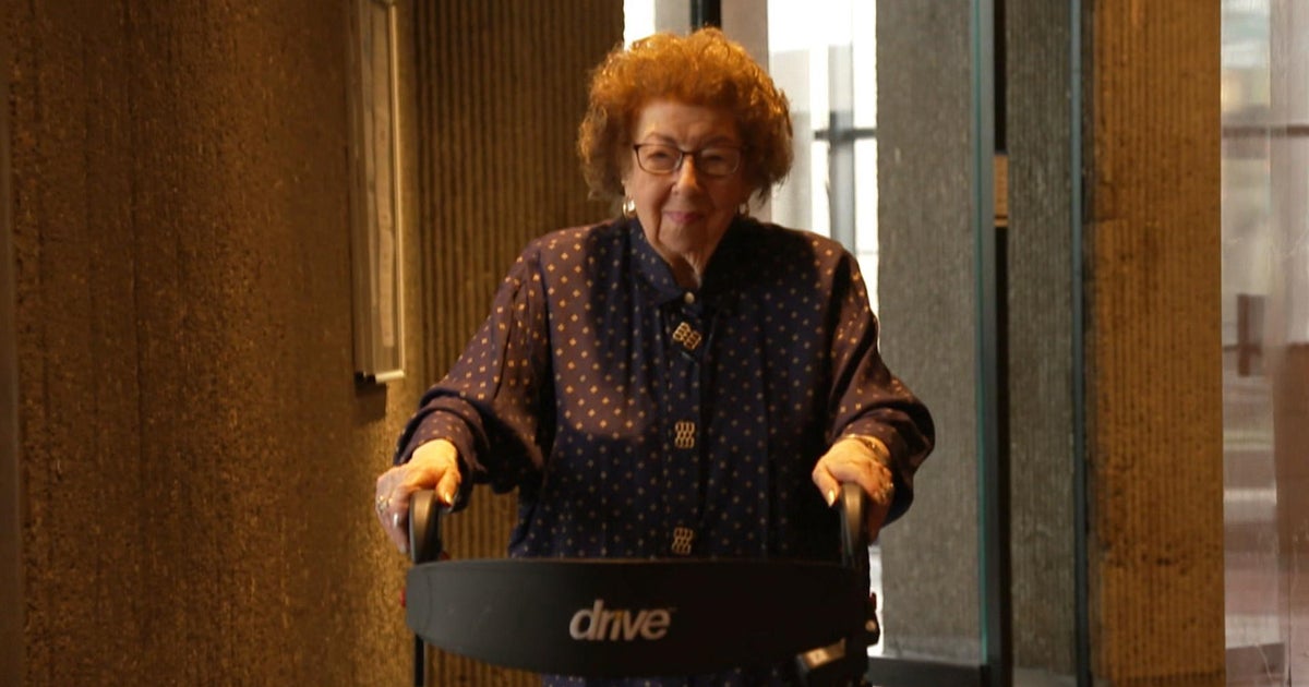 102-year-old Chicago woman gives viral life advice 