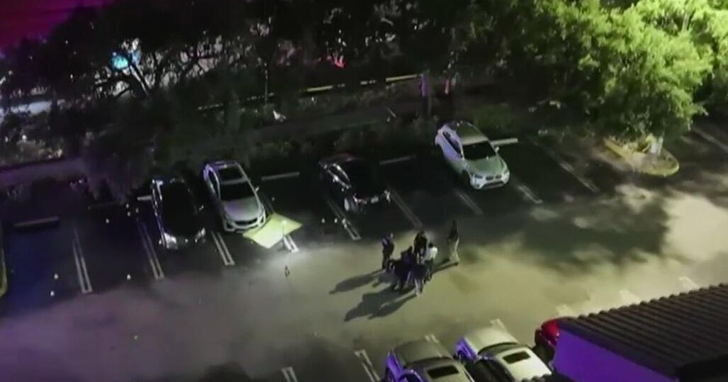 2 dead in Miami Gardens shooting, suspects detained, police say 